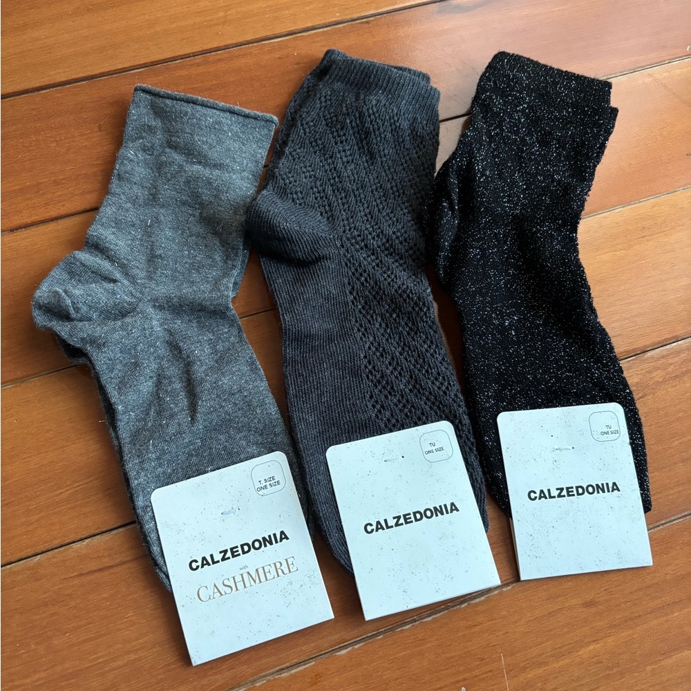 Women’s Gray and Black Crew Length Socks Set